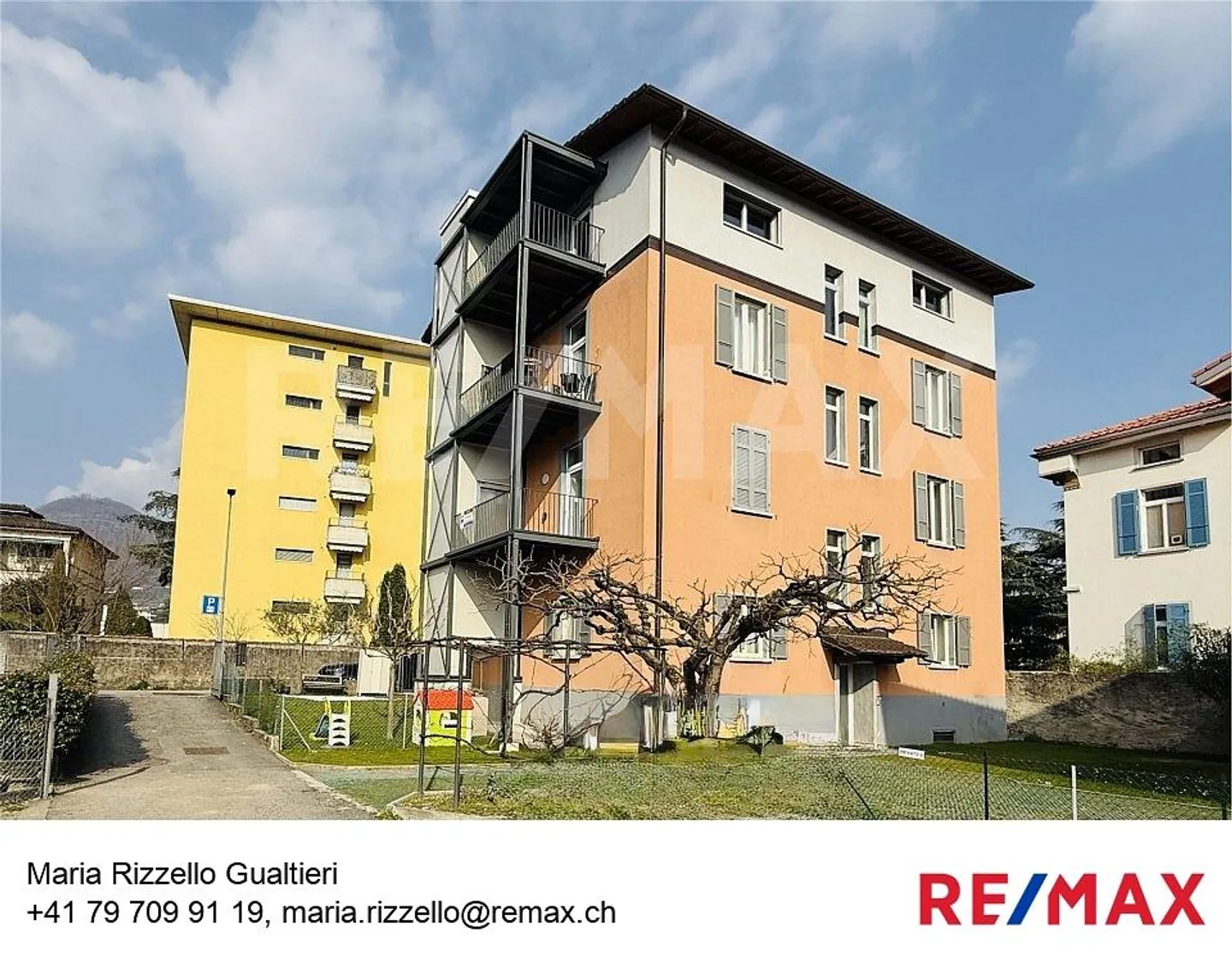 Appartamento con 4,5 stanze, balcone e due posti auto - Foto 1 di 10