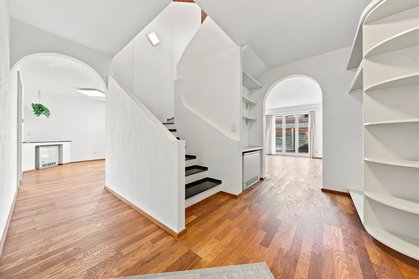 Spacious Family Home with Garden - Photo 8 of 12