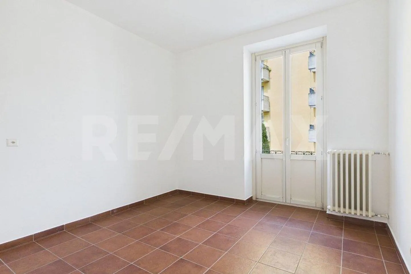 Appartamento con 4,5 stanze, balcone e due posti auto - Foto 5 di 10