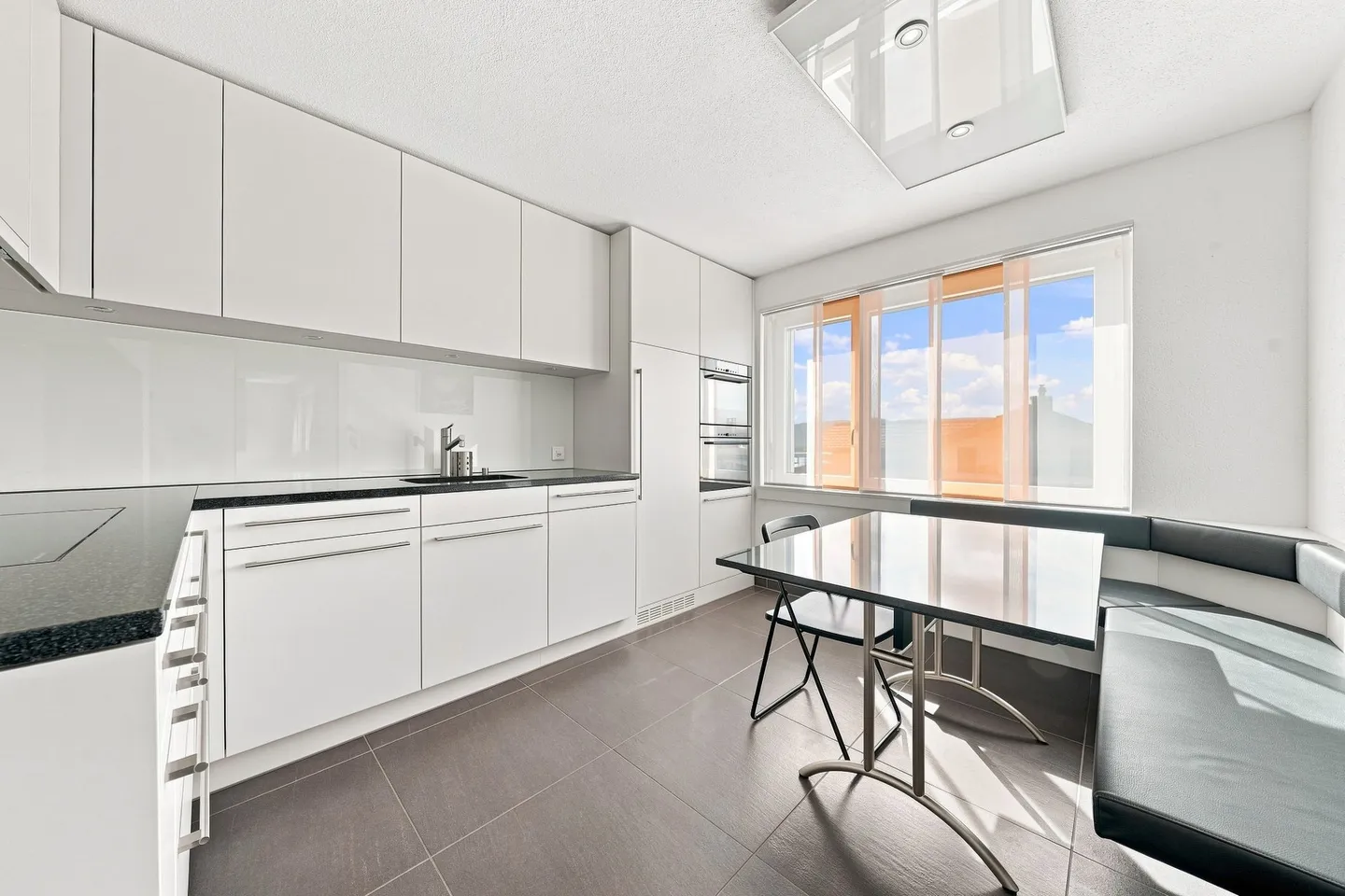 Spacious Family Home with Garden - Photo 9 of 12