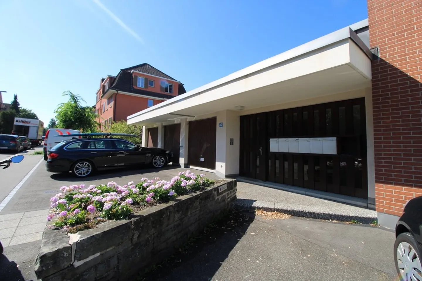 Charming 3-room apartment with lake view - Photo 1 of 6