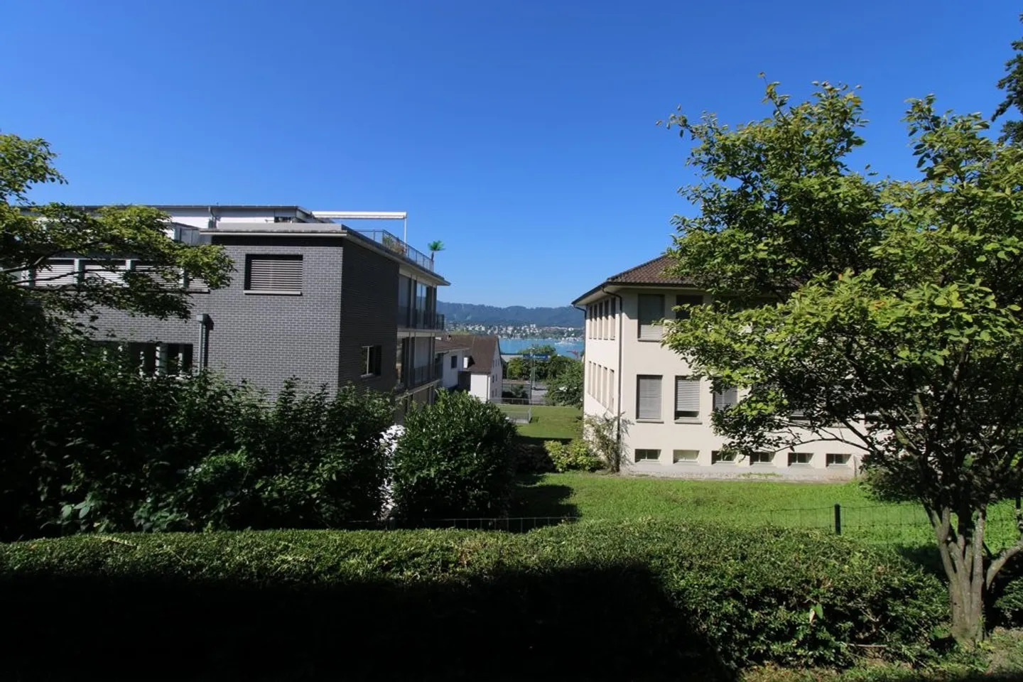 Charming 3-room apartment with lake view - Photo 2 of 6