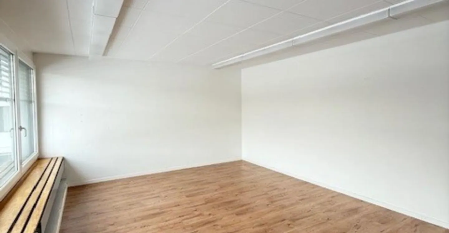 Bureau compact - emplacement parfait, prix équitable ! - Photo 3 sur 4
