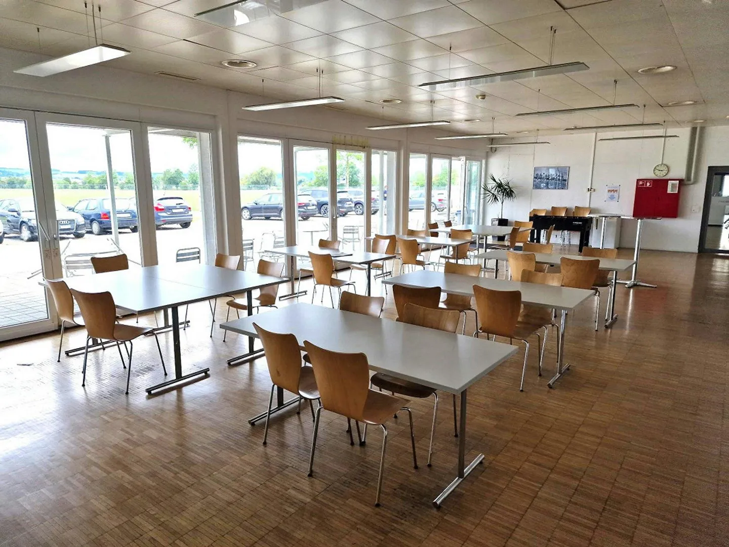 Hall industriel de 10 000 m2, divisible et accessible aux camions, de 10 m de haut avec... - Photo 6 sur 8