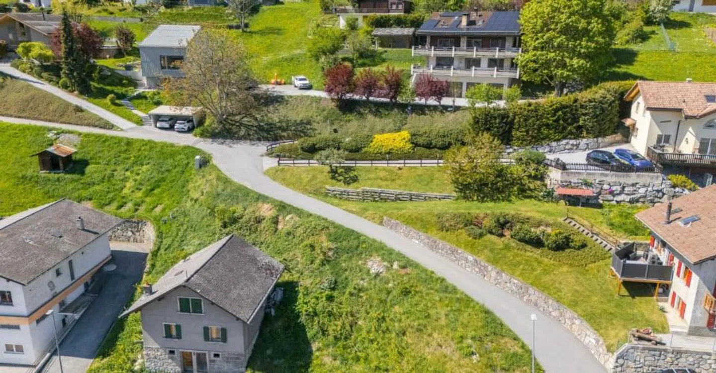 Ideales Grundstück für ein Projekt mit 3 Wohnungen, Genehmigung in Kraft - Foto 4 von 6