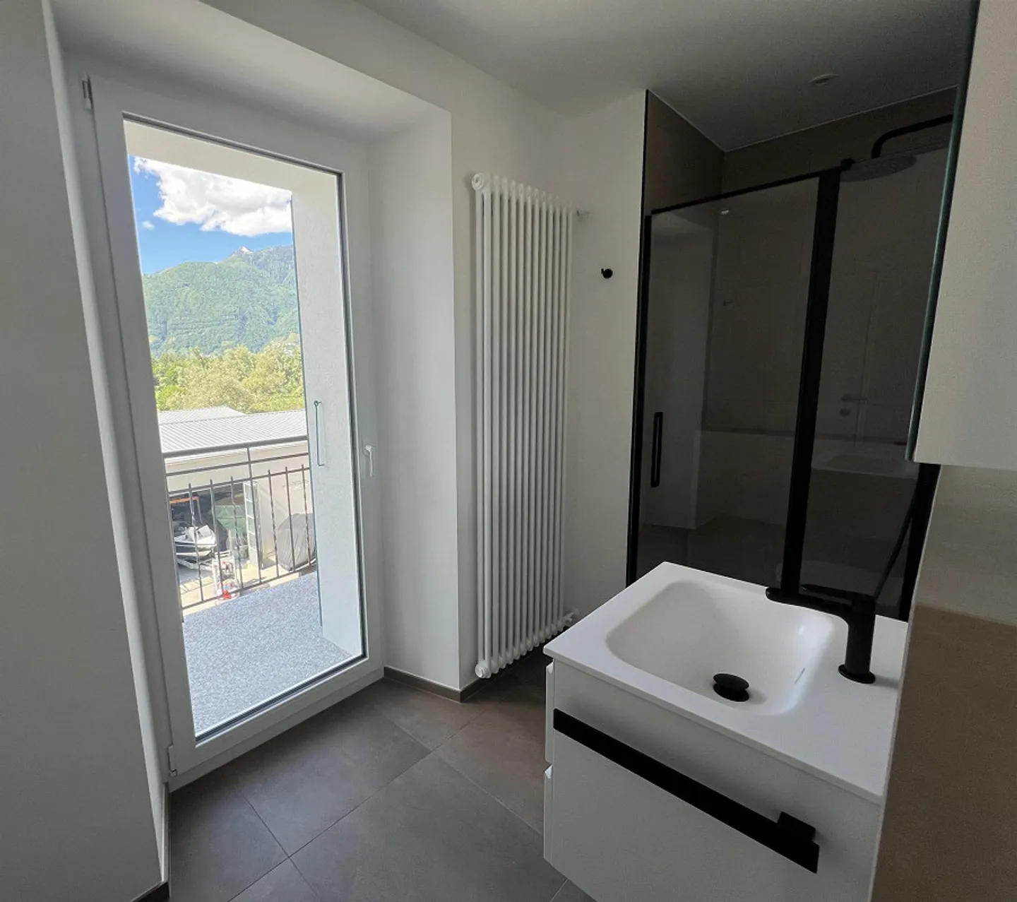 Magnifique Attique avec Terrasse Ensoleillée sur Bolle di Magadino - Photo 17 sur 30