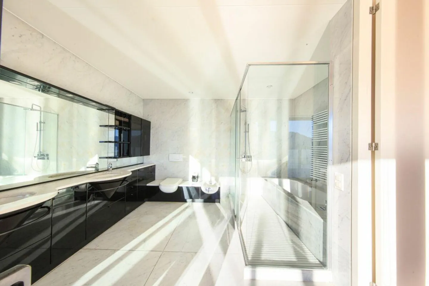 RONCO S/ASCONA - Exclusive villa in a prime location - Photo 13 of 18