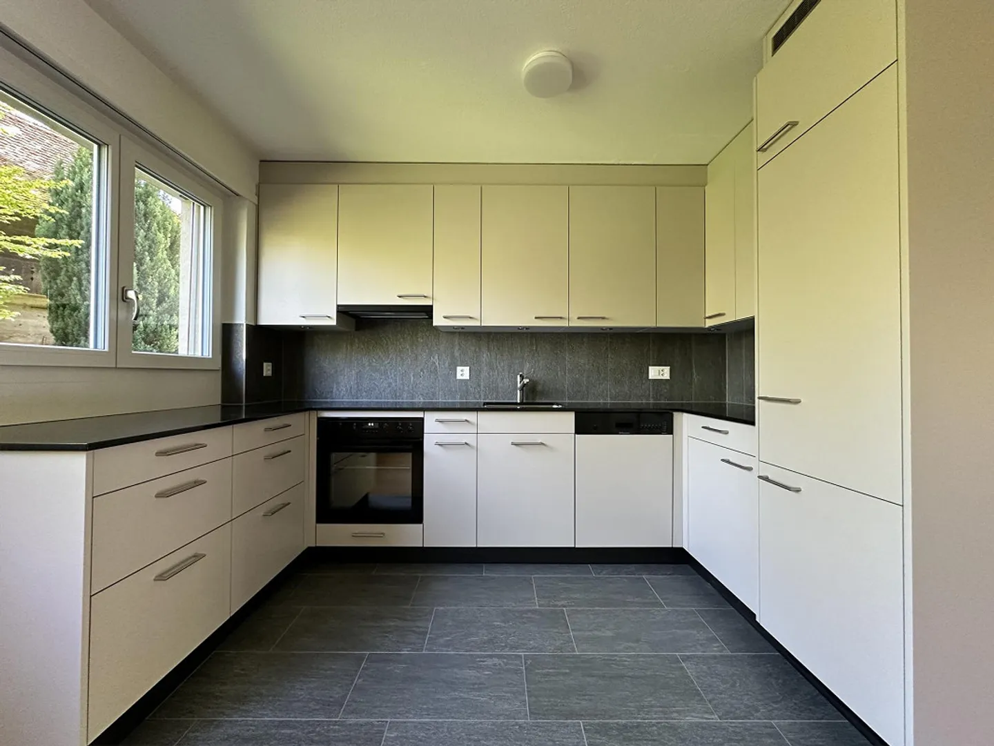 Spazioso, nuovo e una vista MERAVIGLIOSA - Foto 1 di 18