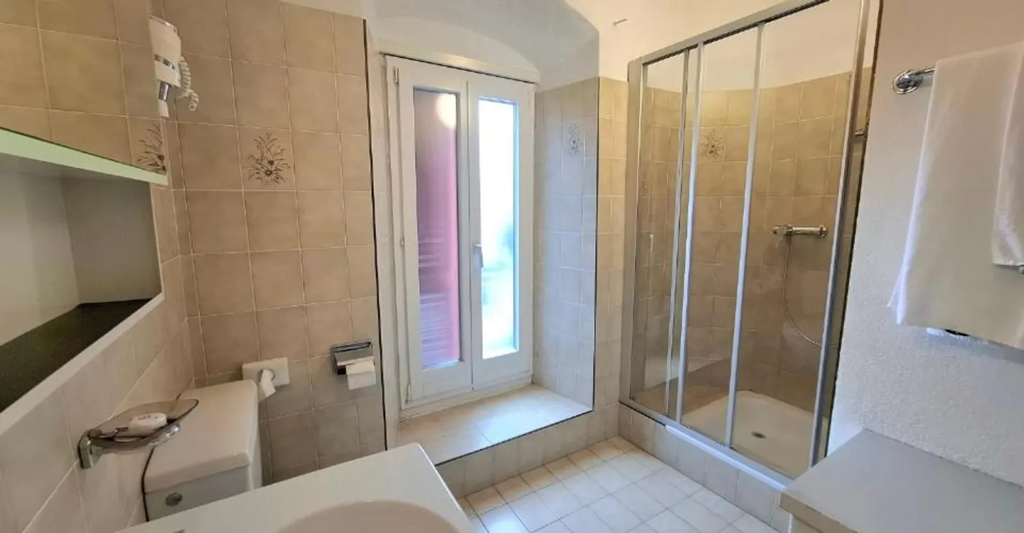Historic residence with 20 rooms in the heart of Intragna — live, host, and create a unique project in the Centovalli - Photo 10 of 12