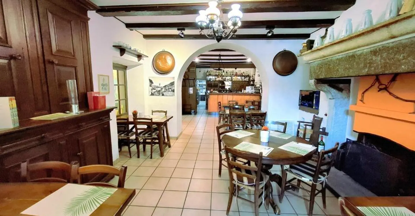 Historic residence with 20 rooms in the heart of Intragna — live, host, and create a unique project in the Centovalli - Photo 11 of 12