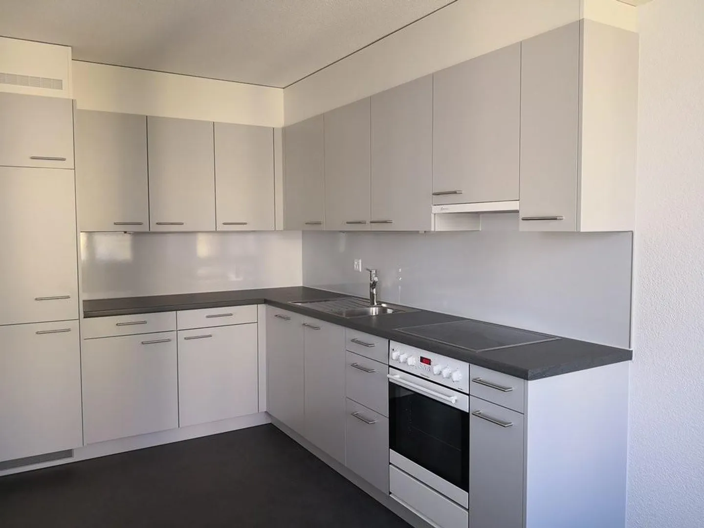 Spacious Family Apartment in a Quiet Area - Photo 2 of 10