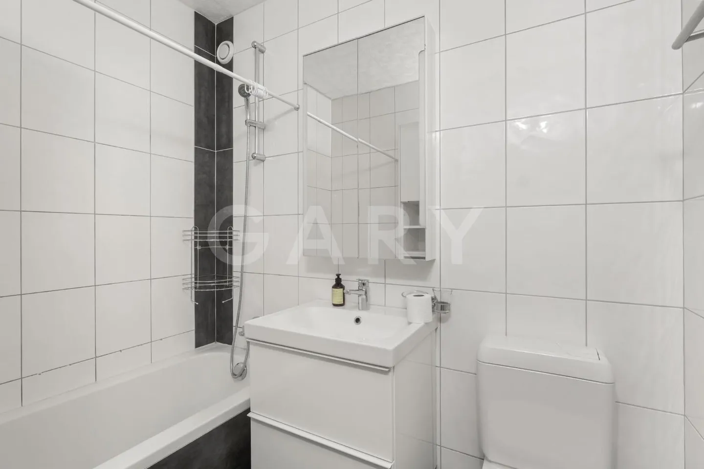 Apartment with 7 Rooms - Photo 9 of 10