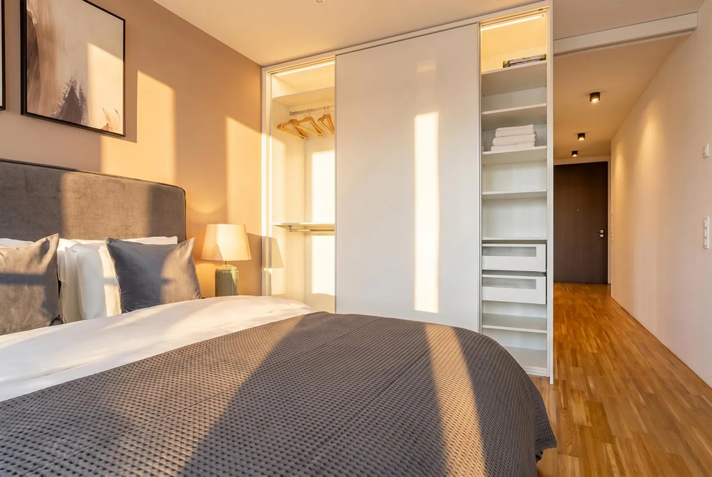 Moderne Wohnung mit sonnigem Balkon - Foto 6 von 13