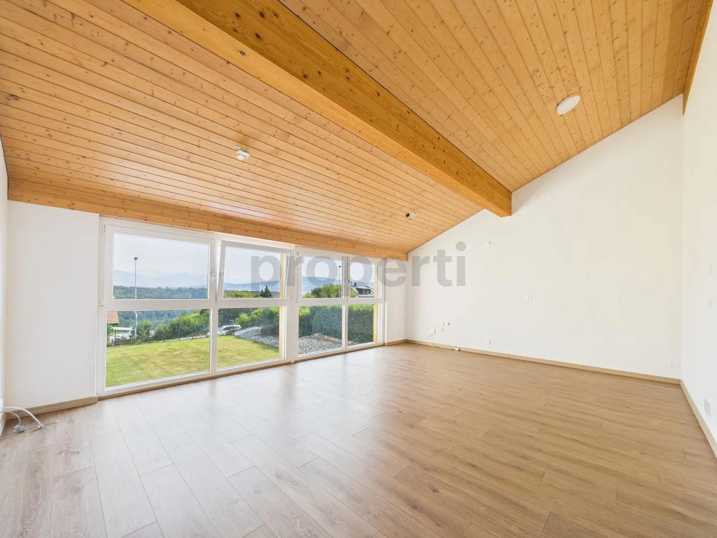 Charming Modern Family House in Neyruz - Photo 7 of 12