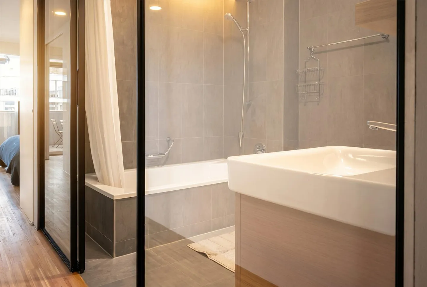 Moderne Wohnung mit sonnigem Balkon - Foto 9 von 13
