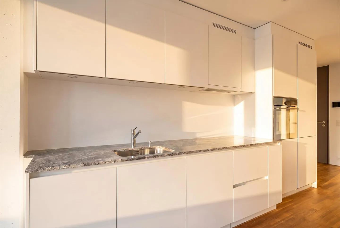 Moderne Wohnung mit sonnigem Balkon - Foto 8 von 13