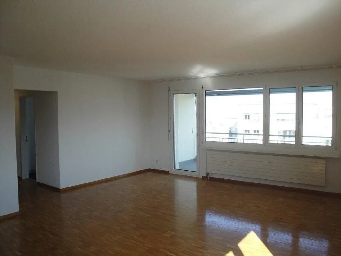 Spacious Family Apartment in a Quiet Area - Photo 3 of 10