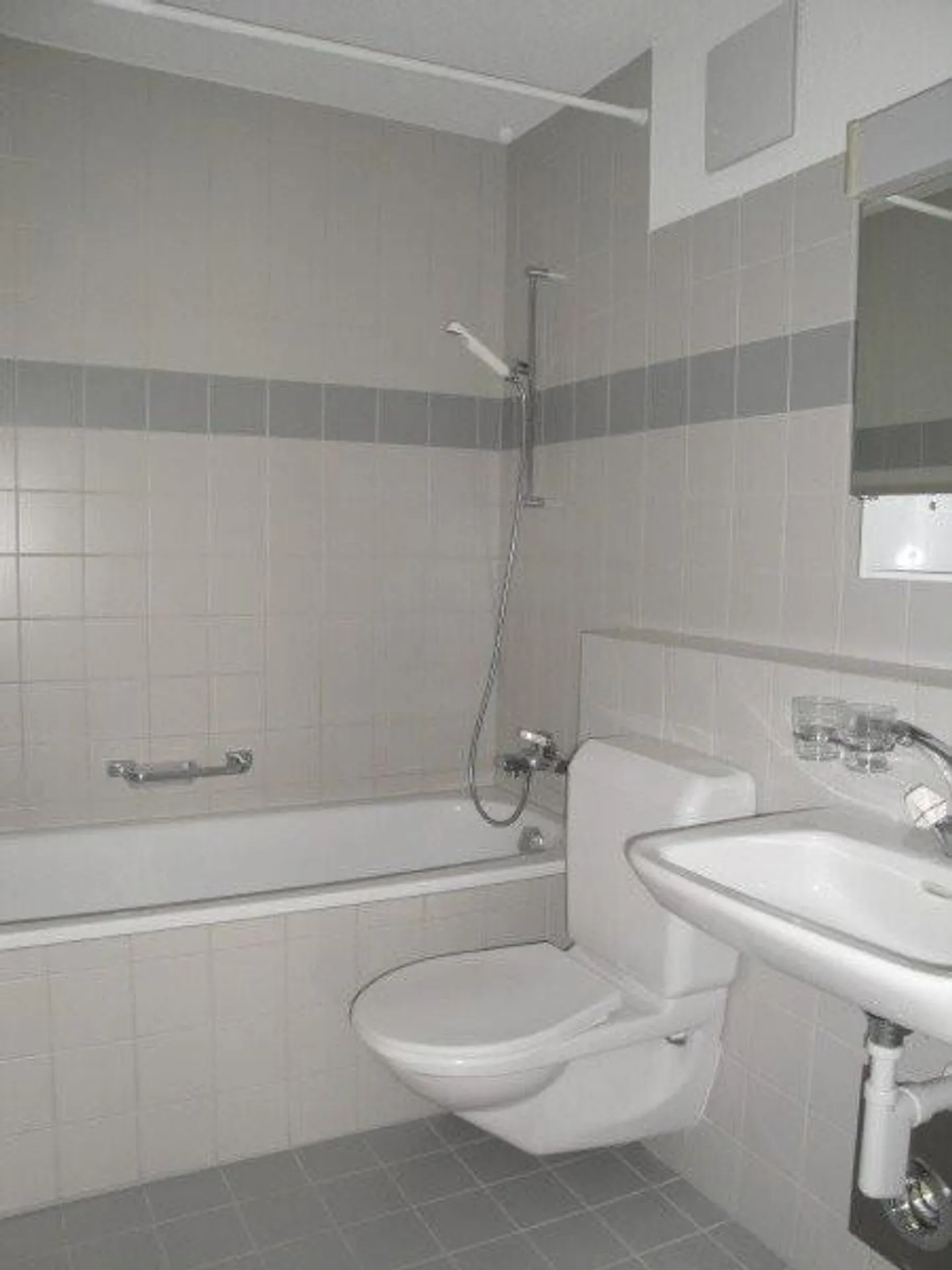 Spacious Family Apartment in a Quiet Area - Photo 7 of 10