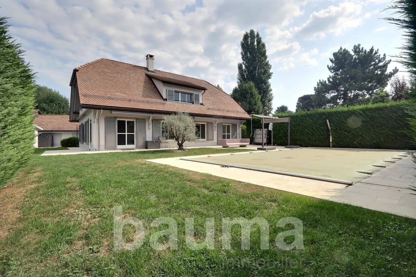 Villa indipendente in zona tranquilla con piscina - Foto 1 di 13