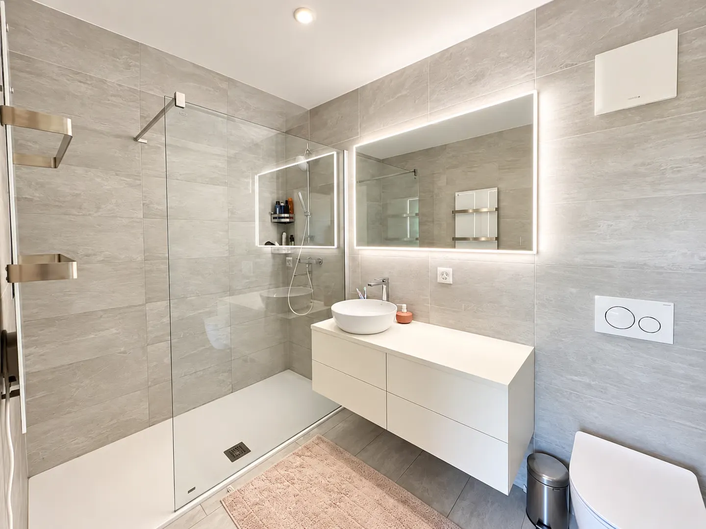Magnifique appartement contemporain avec vastes terrasses et jardin privatif - Photo 8 of 13