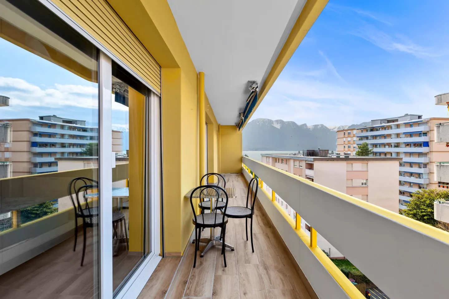 Wunderschöne 3,5 Zimmer mit Balkon mit Blick auf den See - Foto 6 von 9