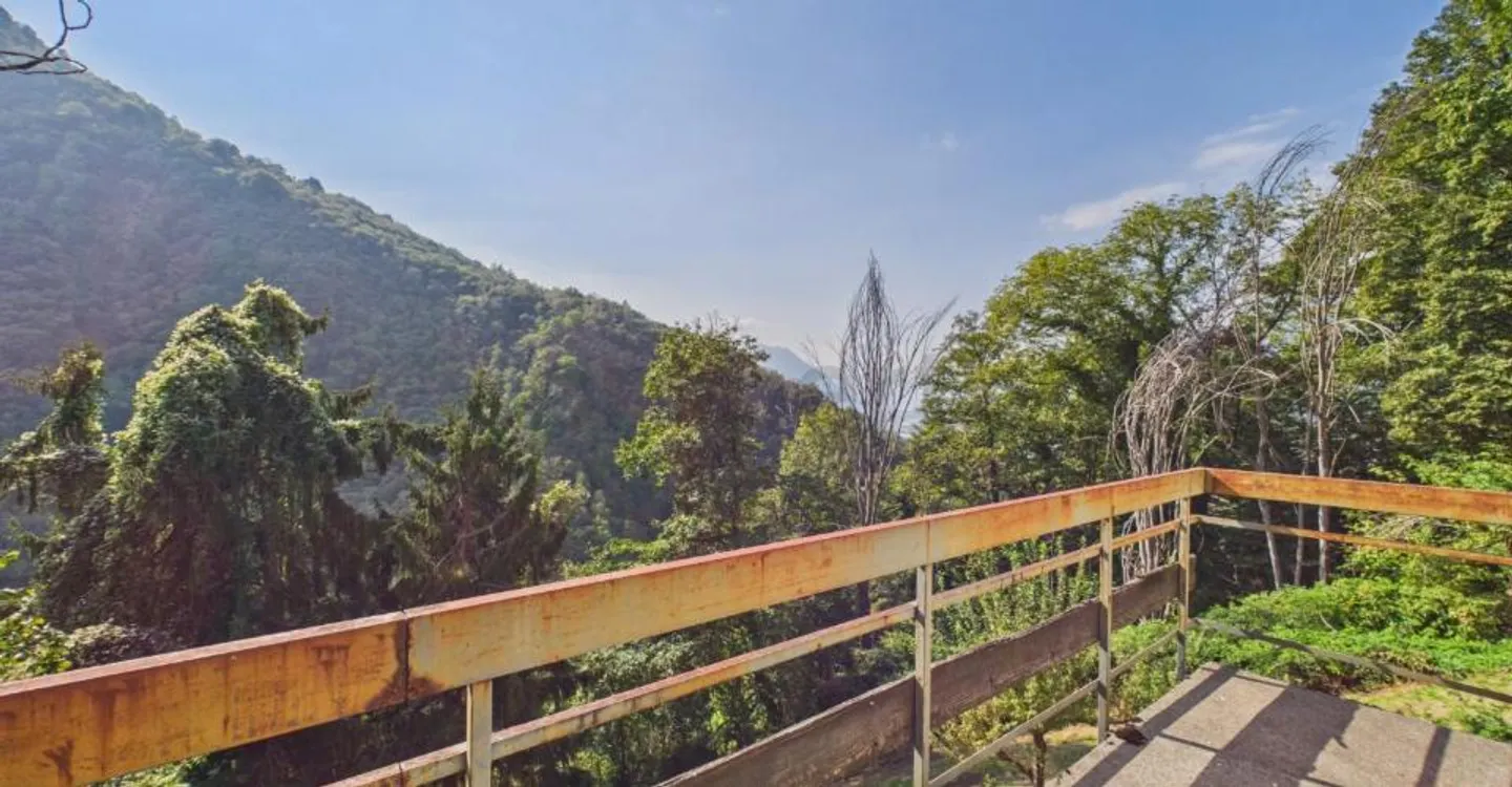 Stunning view of the Morobbia Valley, garden with pergola and renovation potential! - Photo 7 of 11