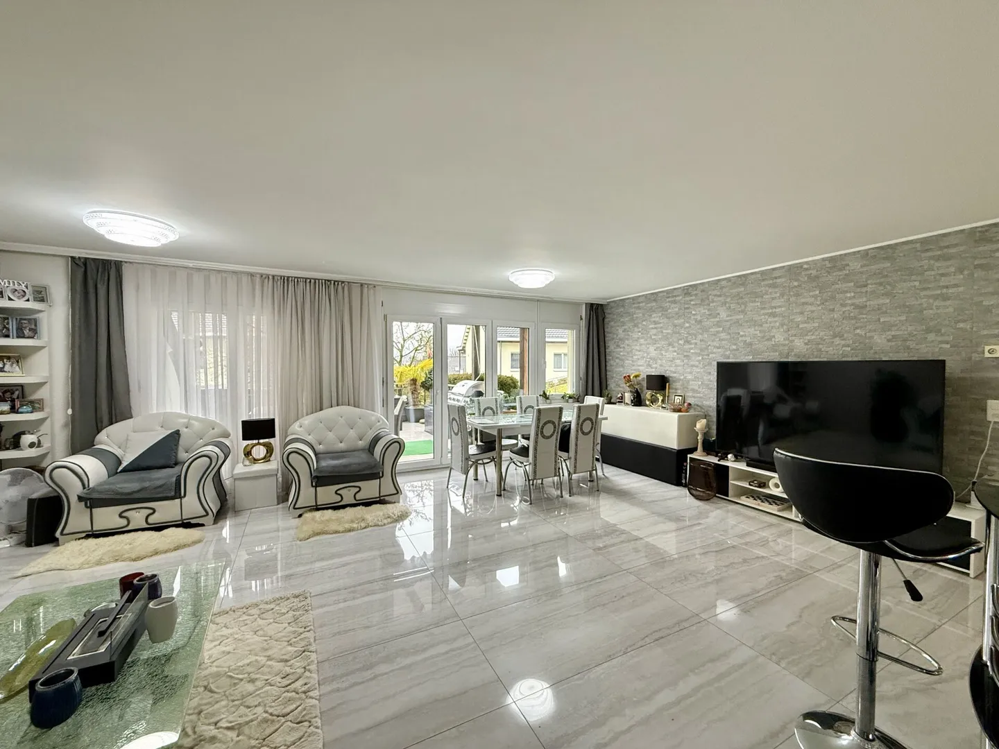 Appartement attrayant de 5,5 pièces dans un emplacement ensoleillé - Photo 4 sur 19