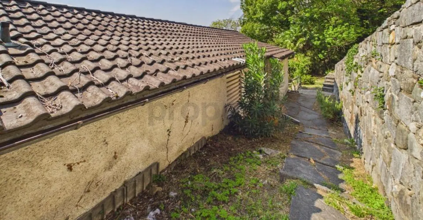 Stunning view of the Morobbia Valley, garden with pergola and renovation potential! - Photo 10 of 11
