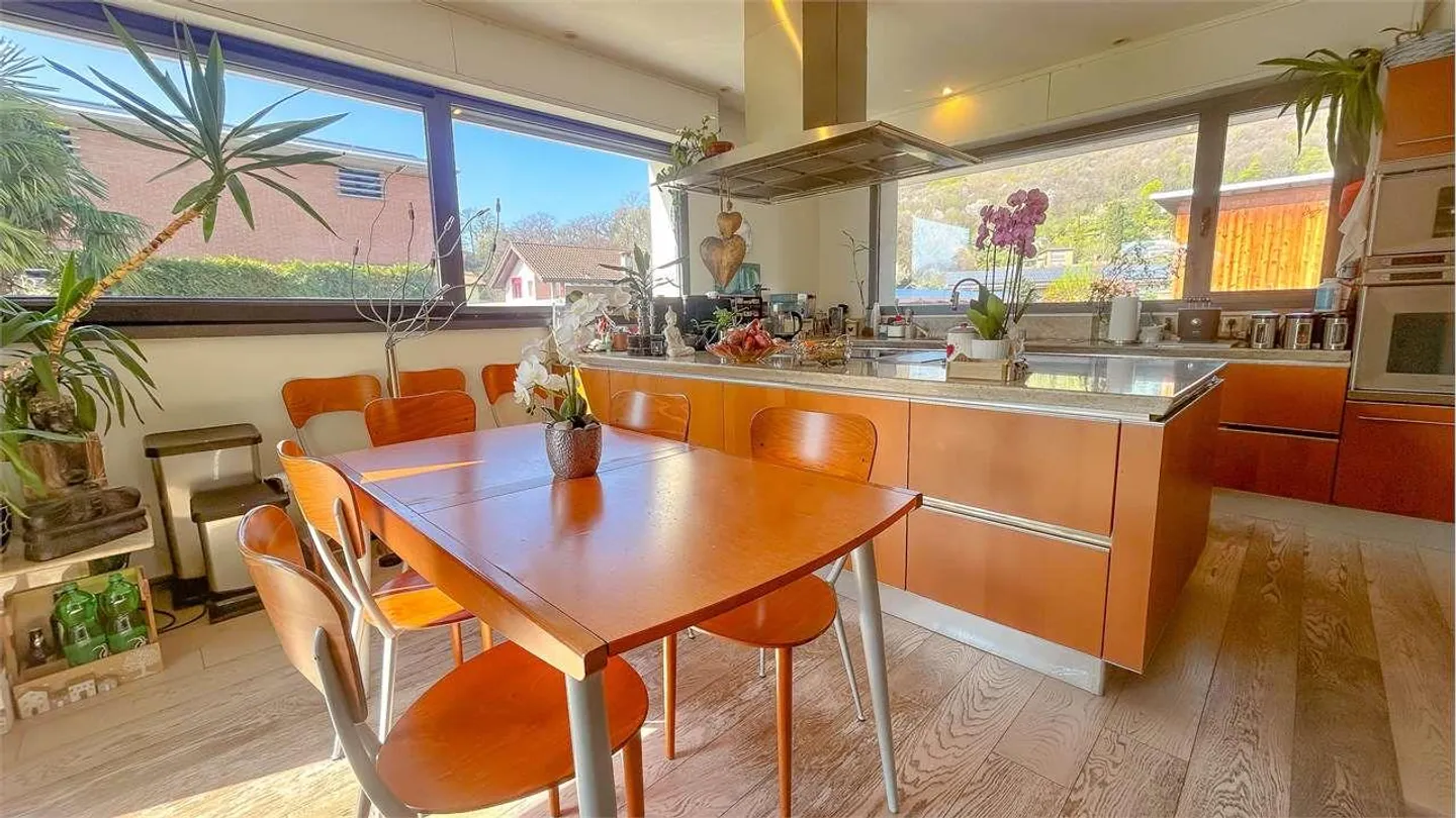 VILLA ÉLÉGANTE AVEC GRAND JARDIN ET VUE OUVERTE - Photo 6 sur 12