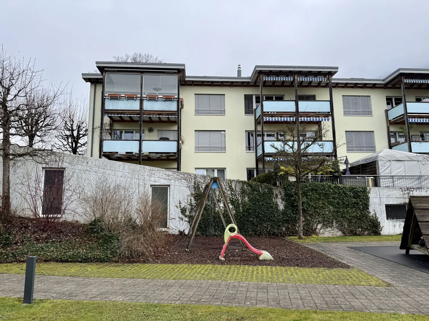 Appartement attrayant de 5,5 pièces dans un emplacement ensoleillé - Photo 18 sur 19