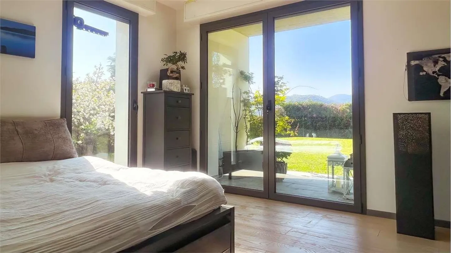 VILLA ÉLÉGANTE AVEC GRAND JARDIN ET VUE OUVERTE - Photo 8 sur 12