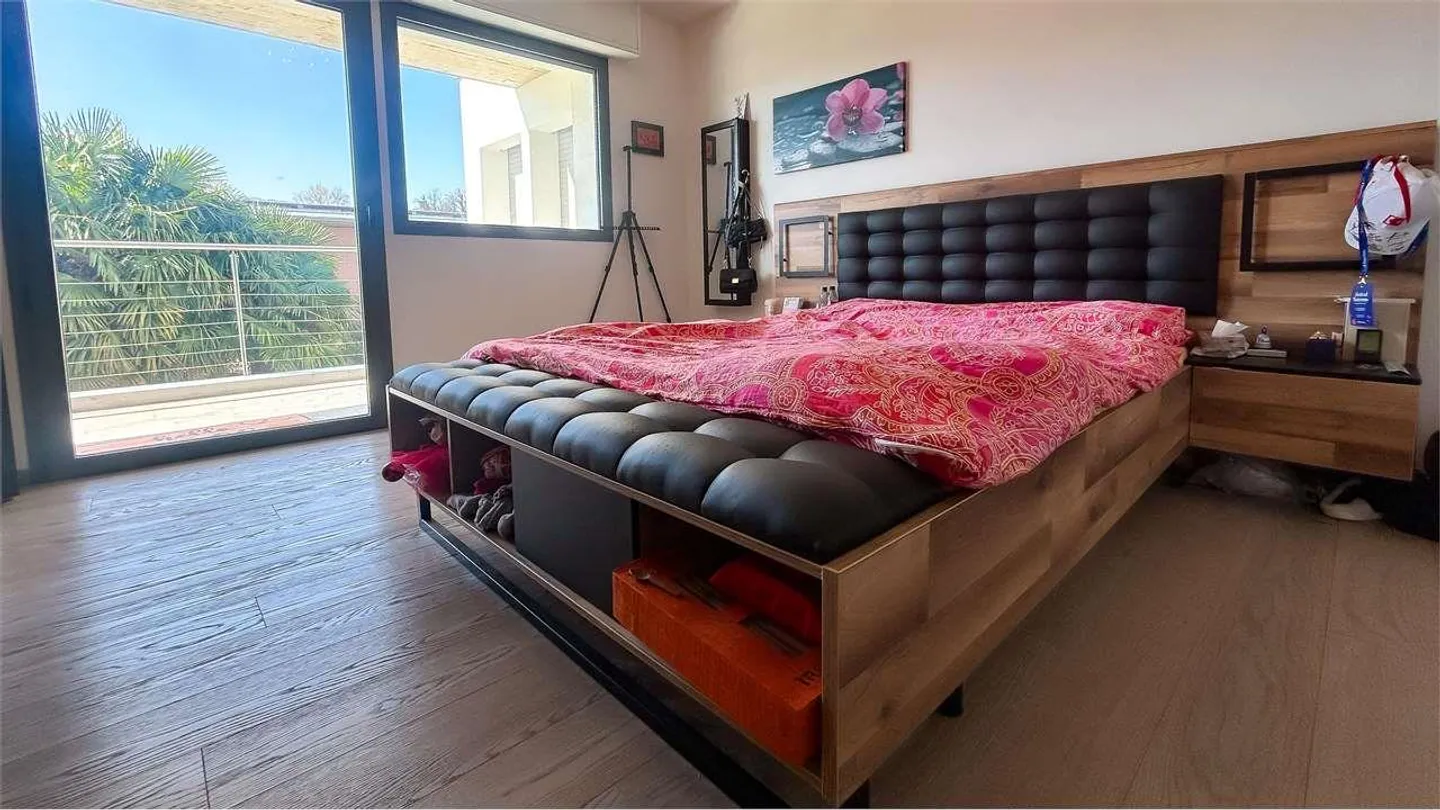 VILLA ÉLÉGANTE AVEC GRAND JARDIN ET VUE OUVERTE - Photo 9 sur 12