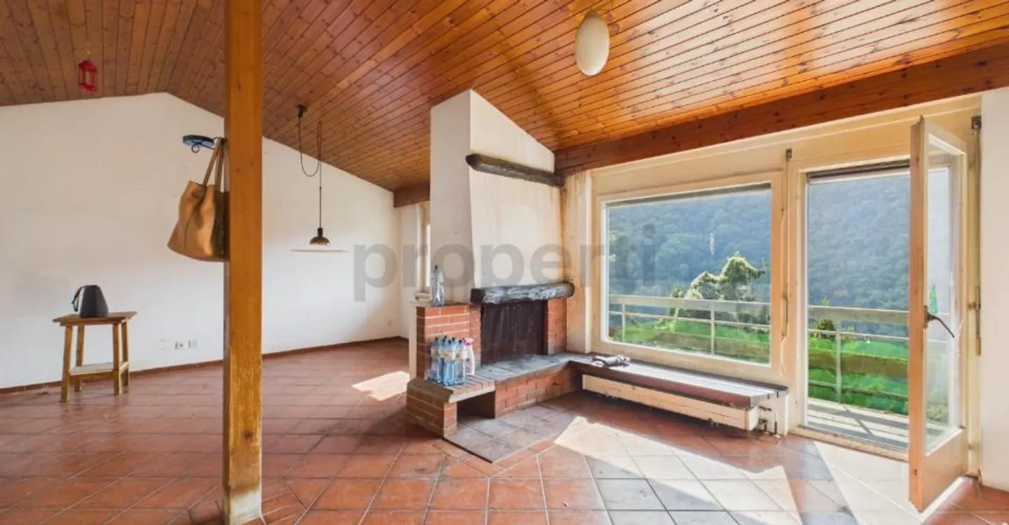 Stunning view of the Morobbia Valley, garden with pergola and renovation potential! - Photo 2 of 11
