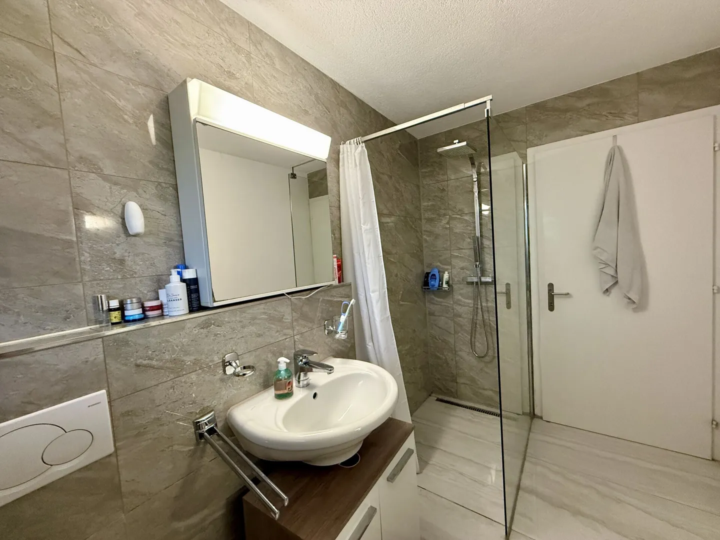 Appartement attrayant de 5,5 pièces dans un emplacement ensoleillé - Photo 3 sur 19