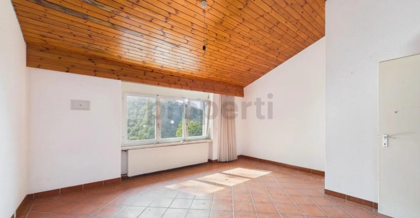 Stunning view of the Morobbia Valley, garden with pergola and renovation potential! - Photo 4 of 11