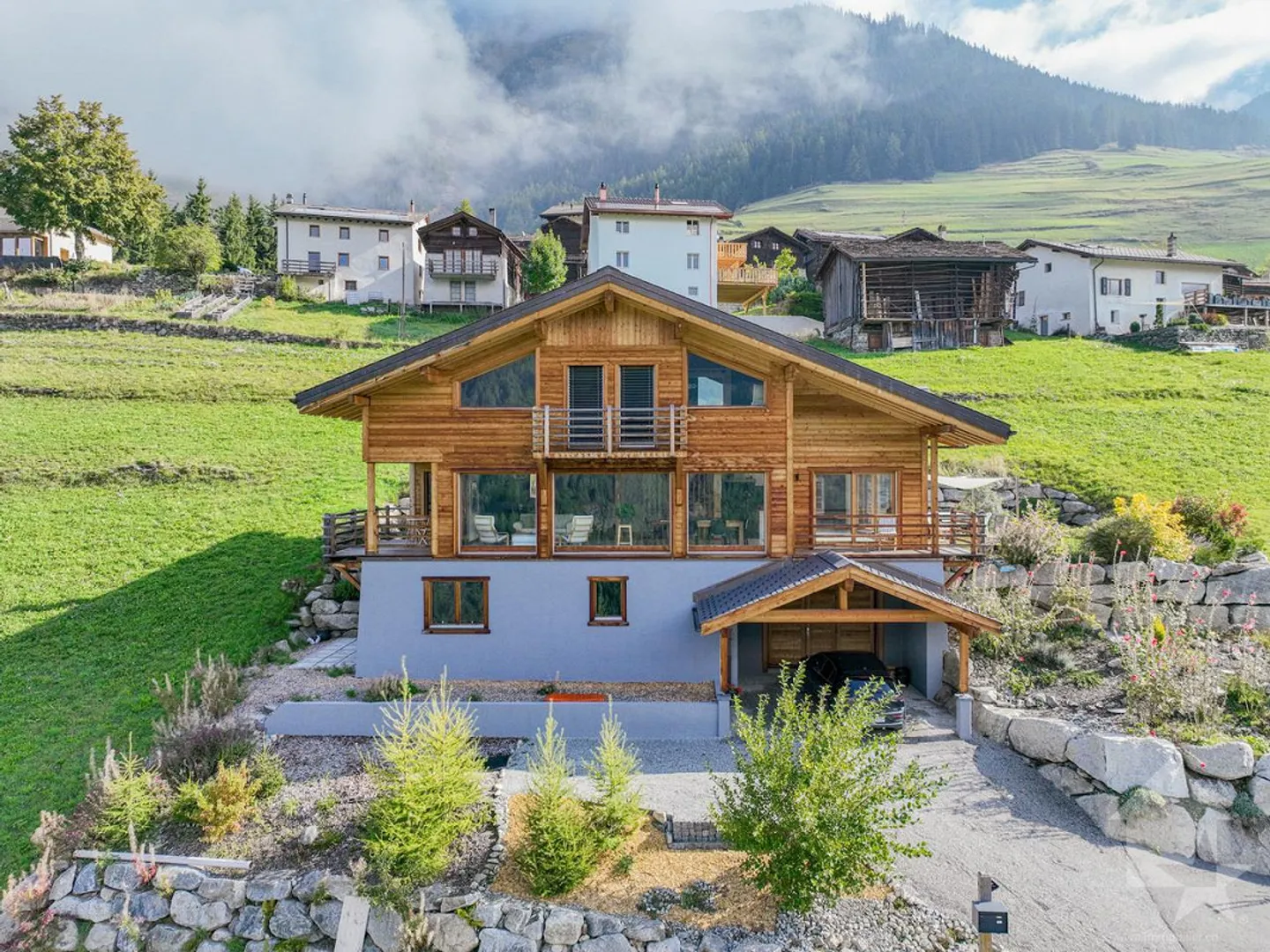 Wunderschönes Chalet mit 275 m2 Wohnfläche im Herzen der Natur - Foto 1 von 25