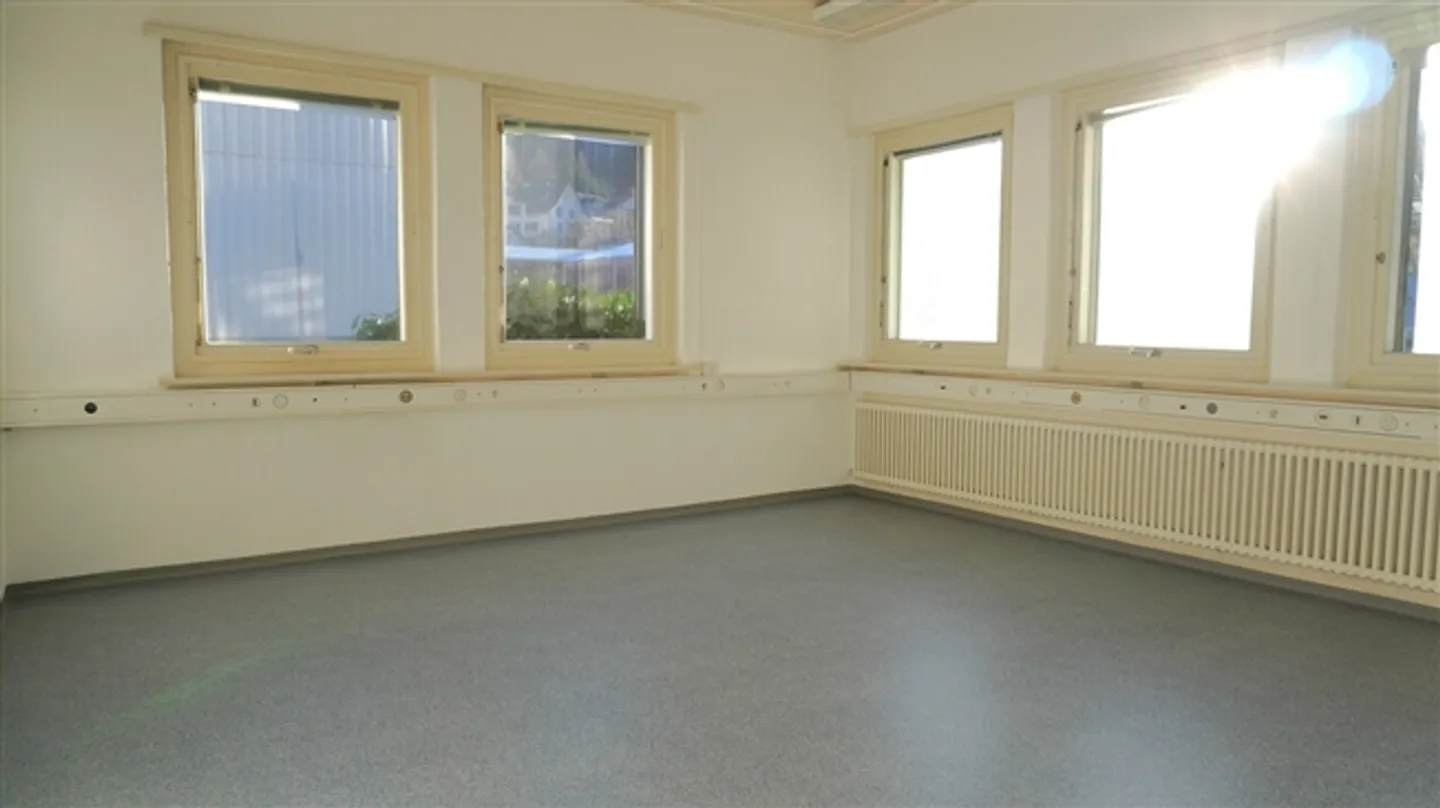 Versatile premises available for rent individually - Photo 4 of 12