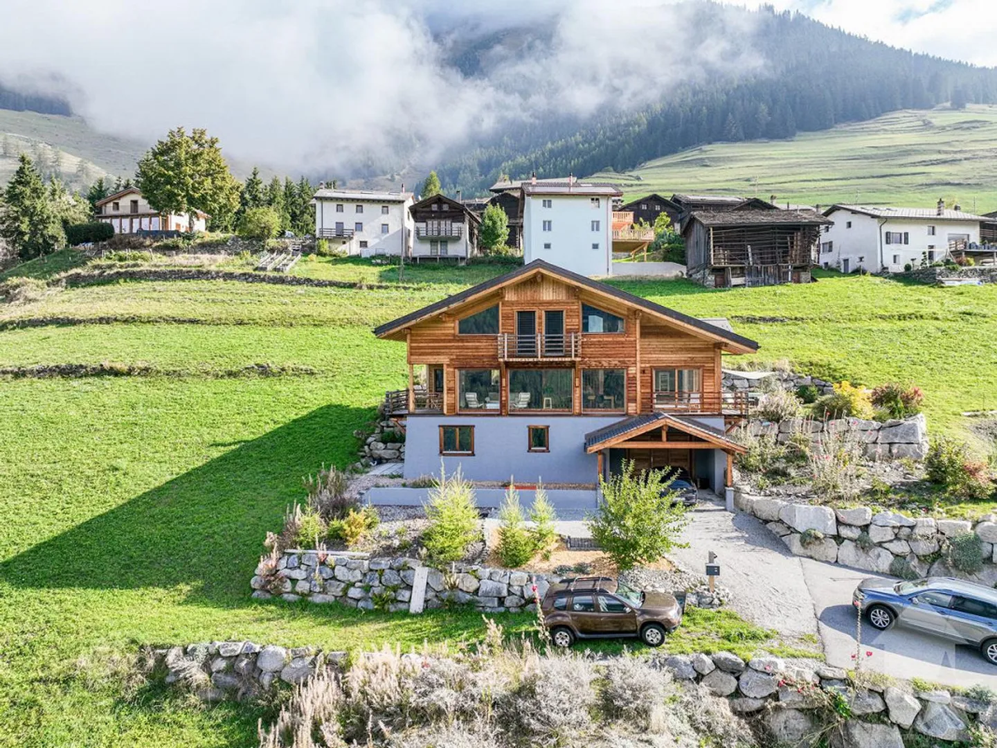 Wunderschönes Chalet mit 275 m2 Wohnfläche im Herzen der Natur - Foto 2 von 25