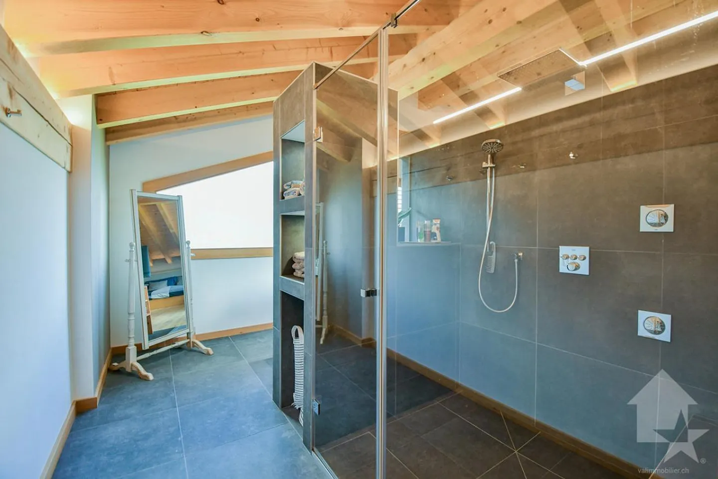 Wunderschönes Chalet mit 275 m2 Wohnfläche im Herzen der Natur - Foto 19 von 25