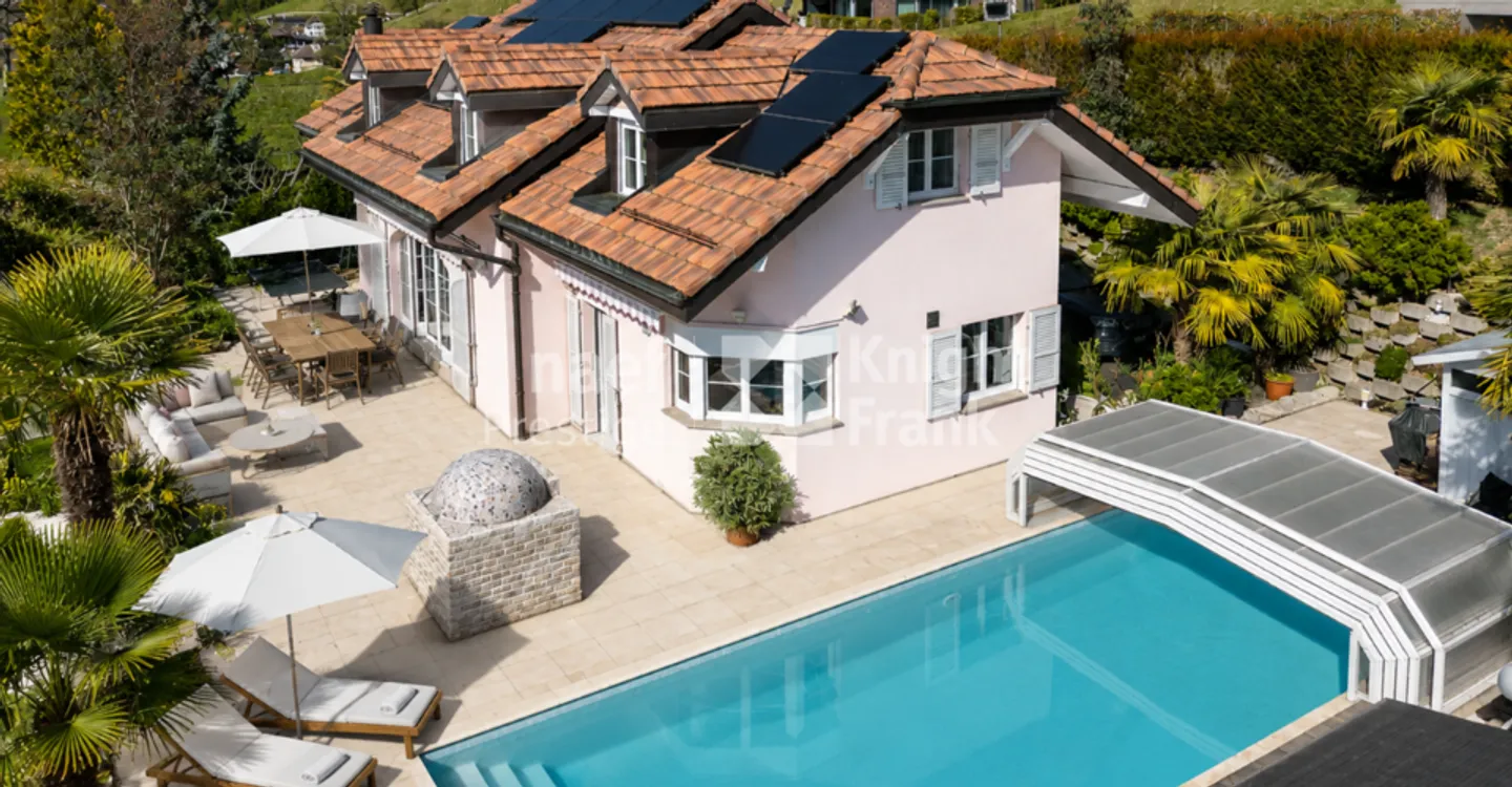 Maison Familiale Charmante avec Piscine - Photo 2 sur 12