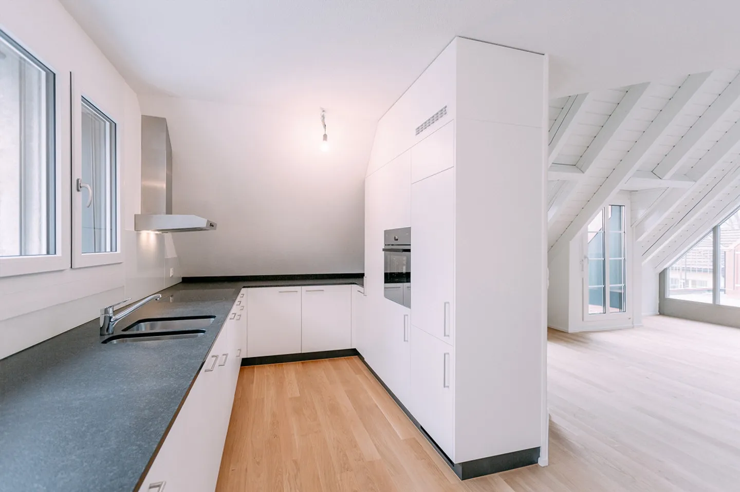 Unico attico duplex nel cuore di Lucerna - Foto 3 di 14