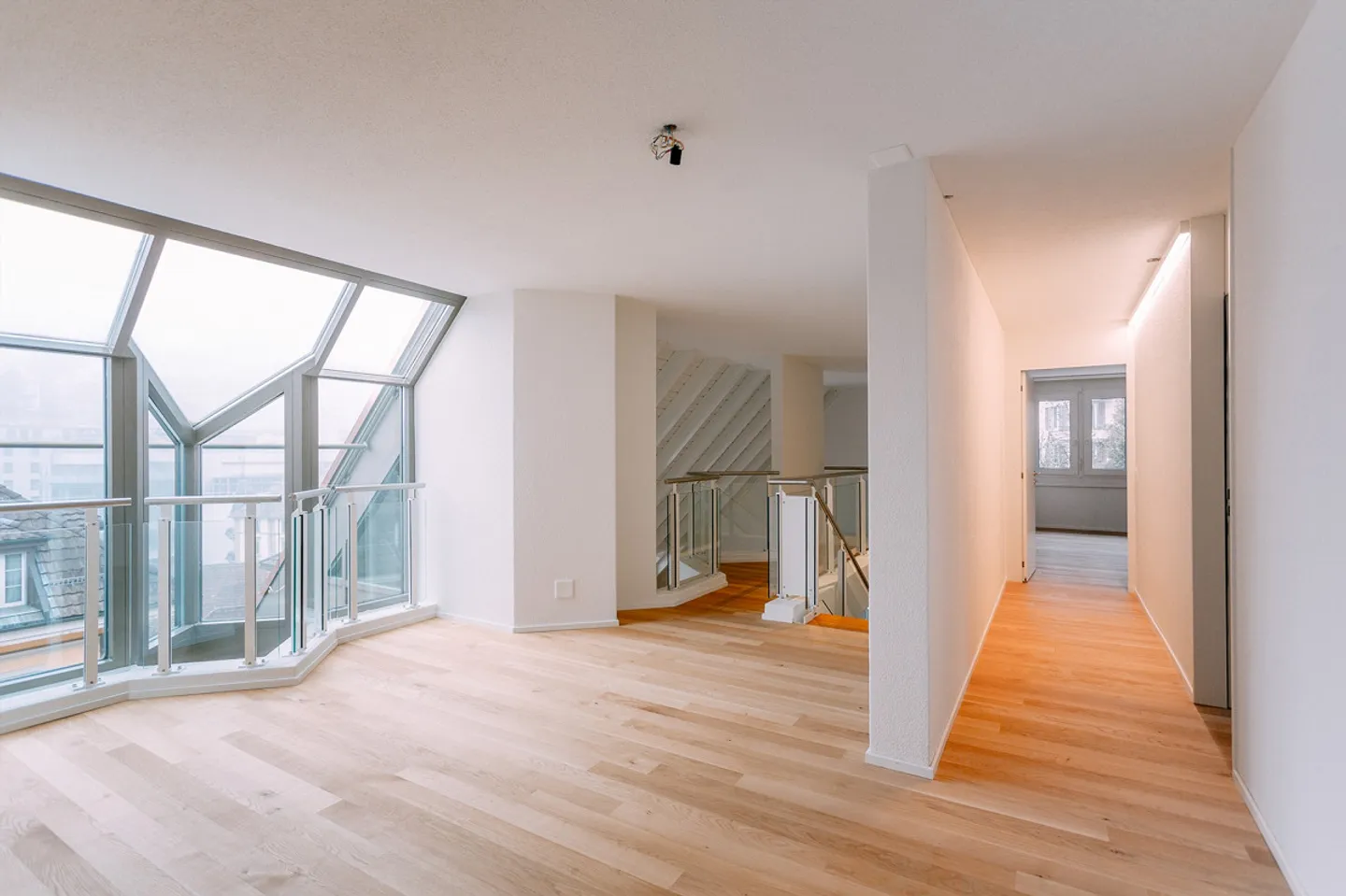 Unico attico duplex nel cuore di Lucerna - Foto 4 di 14