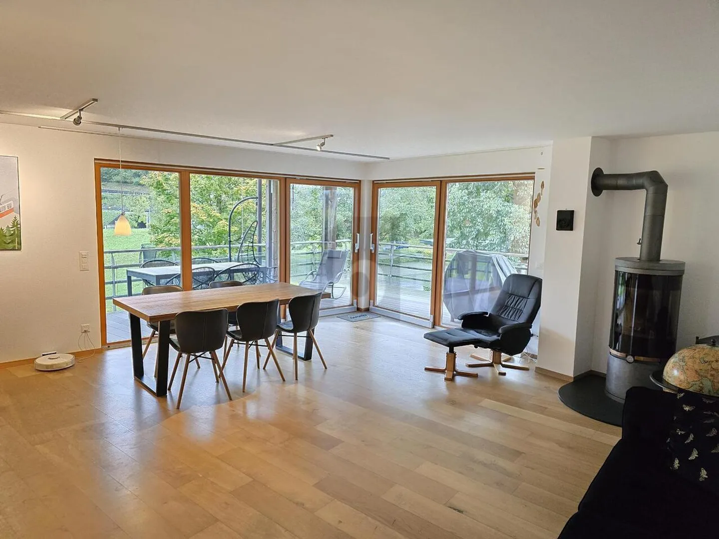 Charming Apartment with Lake View - Photo 2 of 6