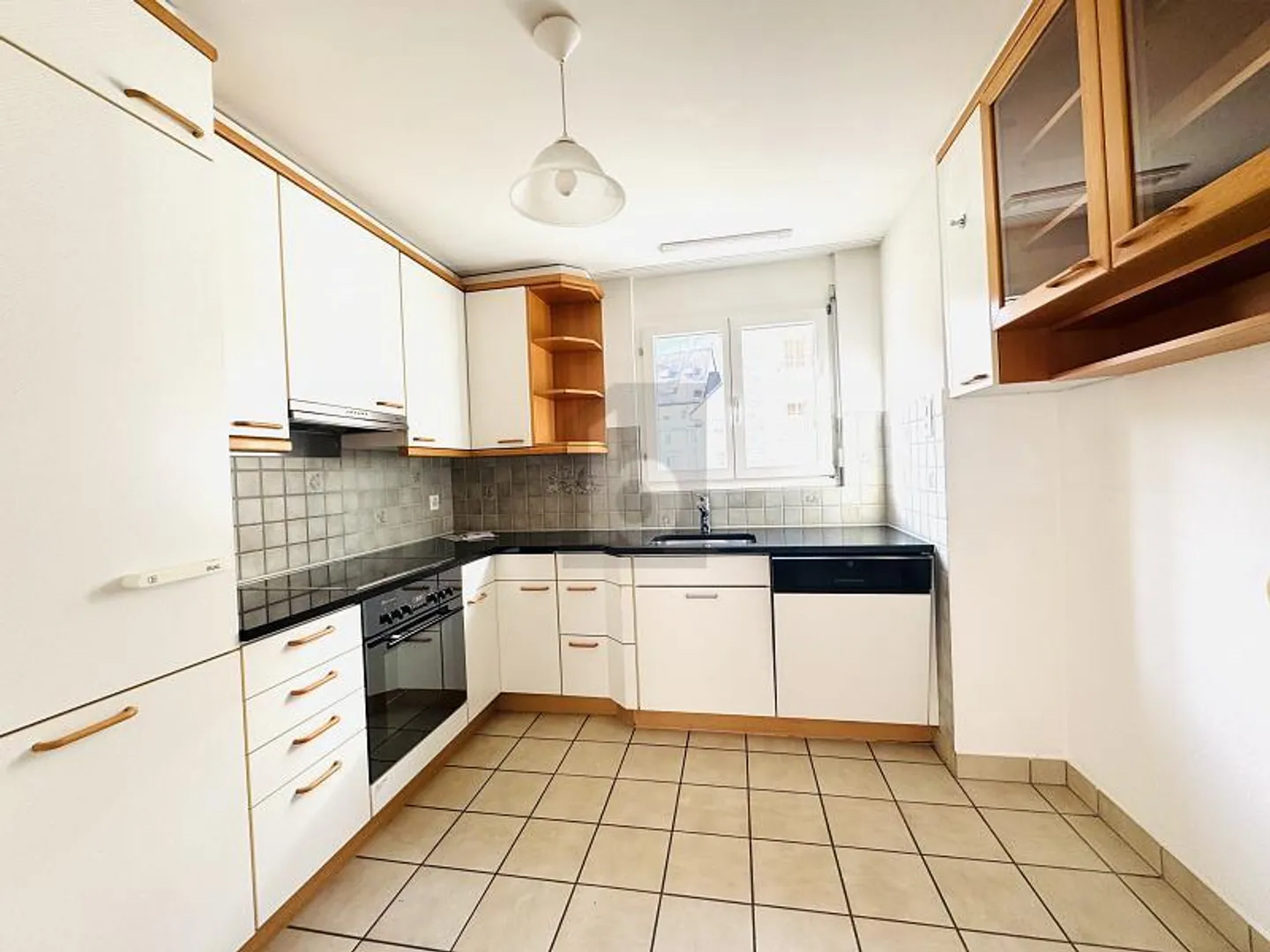 Charming, Bright and Centrally Located - Photo 3 of 6