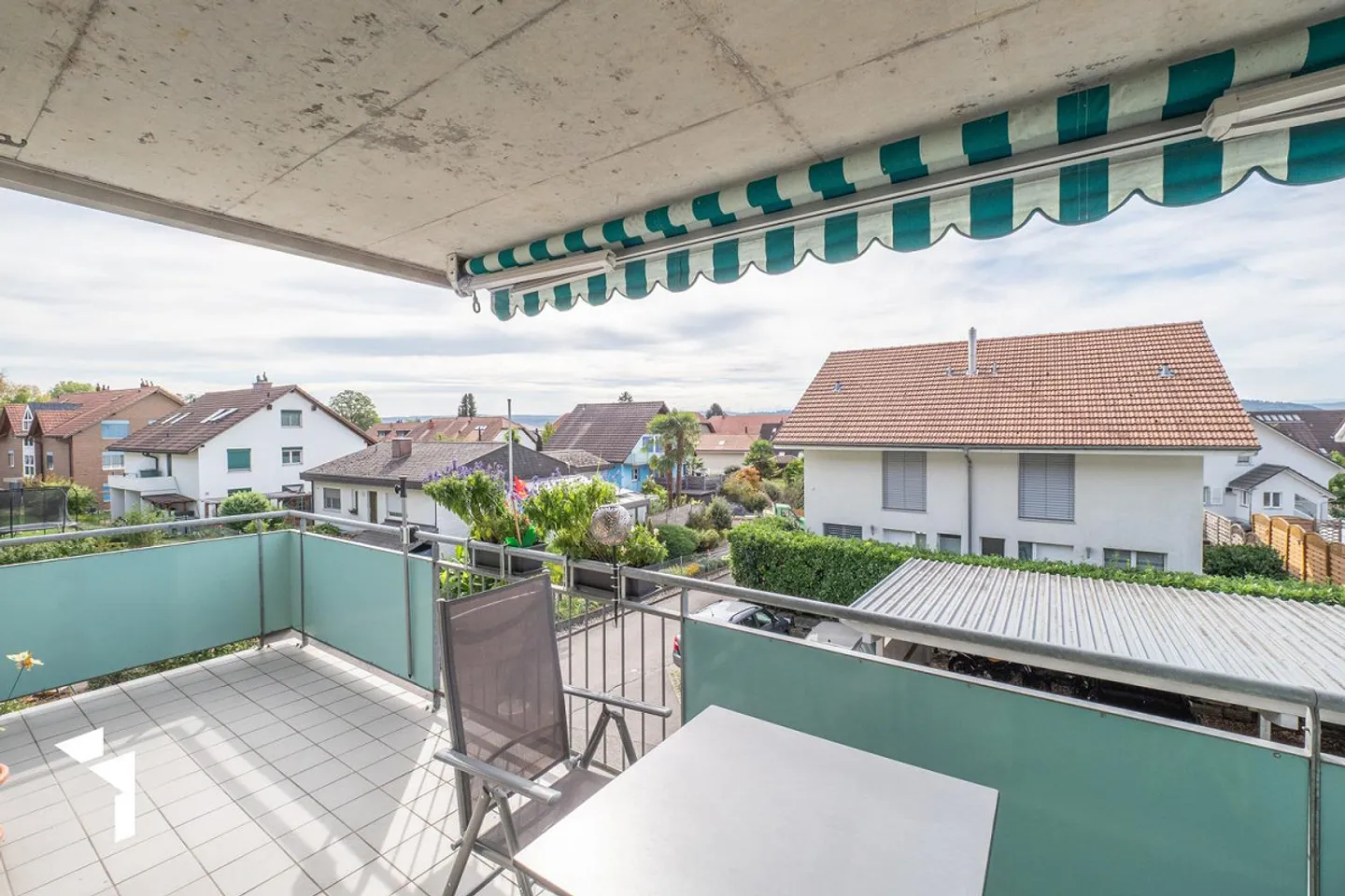 Appartement confortable et calme de 4,5 pièces - Photo 2 sur 12