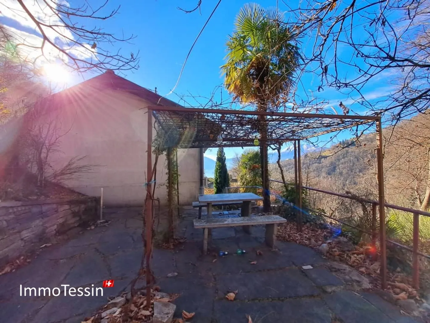 Renovated house near the Verzasca dam with beautiful views up to Lake Maggiore - Photo 2 of 13