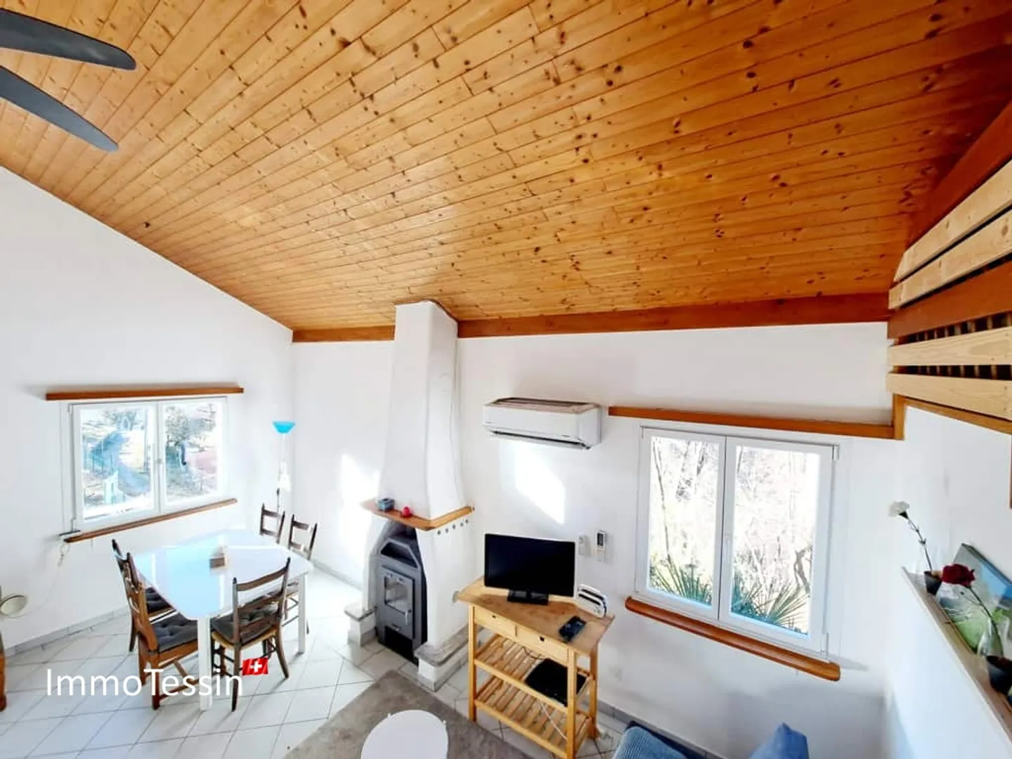 Renovated house near the Verzasca dam with beautiful views up to Lake Maggiore - Photo 6 of 13
