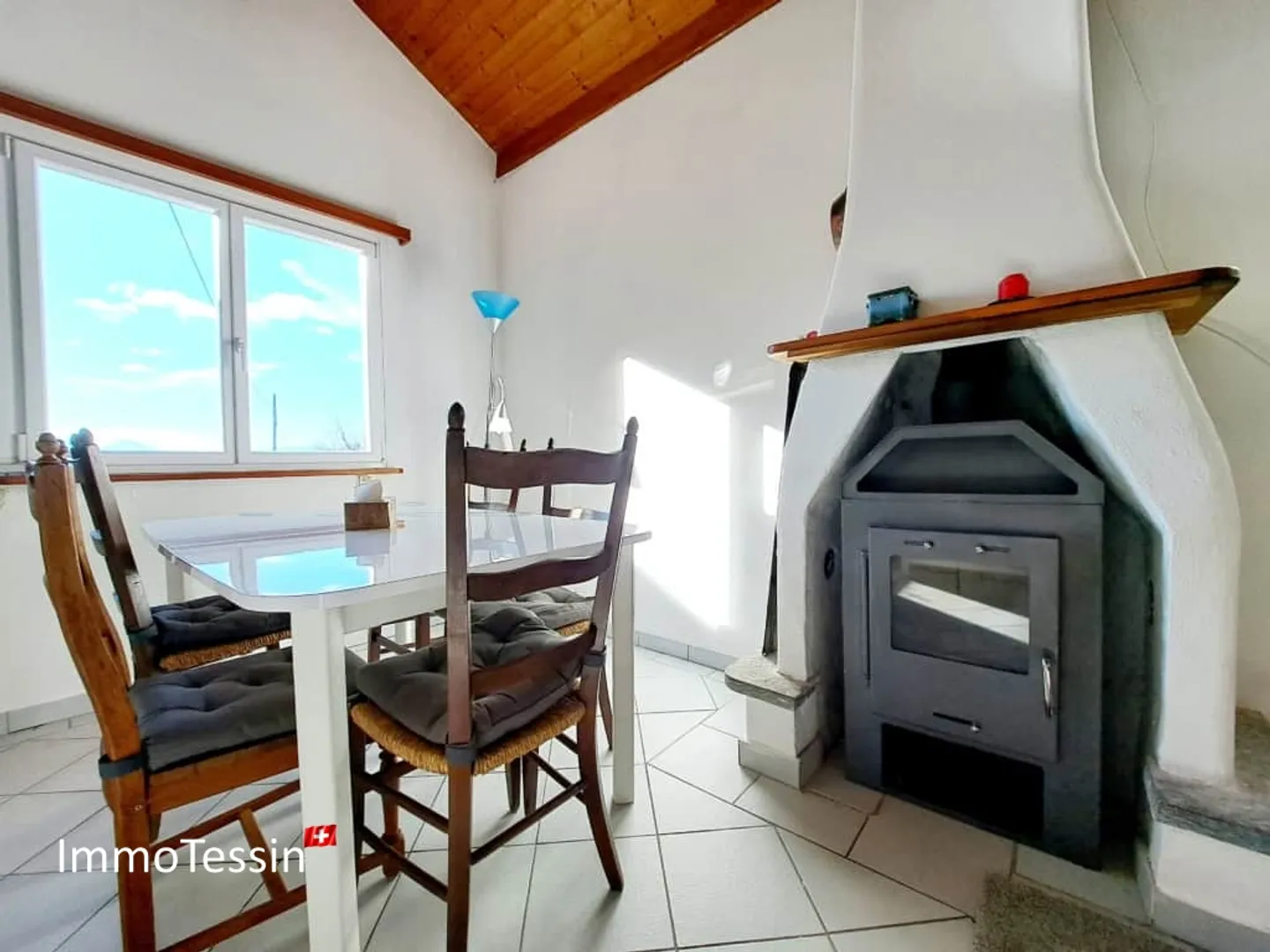 Renovated house near the Verzasca dam with beautiful views up to Lake Maggiore - Photo 7 of 13