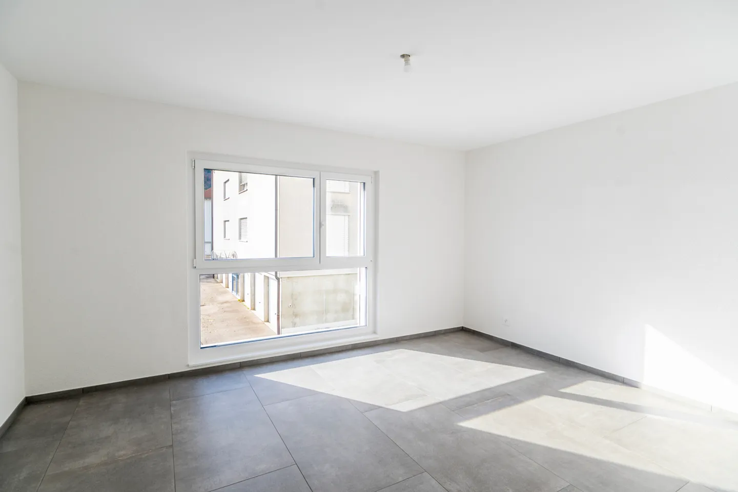 Appartement neuf de 3.5 pces avec jardin parivatif - Photo 4 sur 8