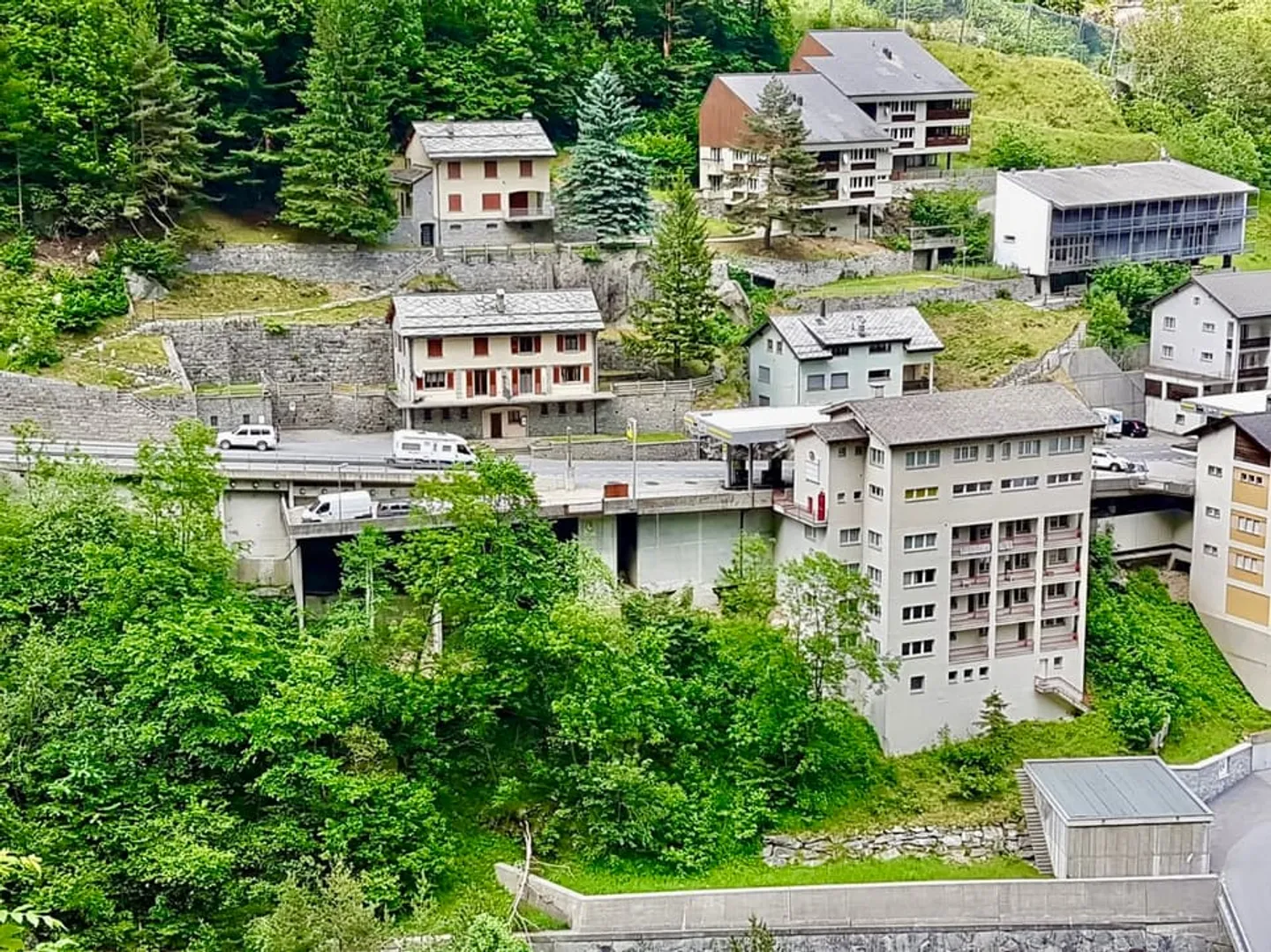 Bâtiment commercial et résidentiel avec un grand potentiel à la frontière - Photo 5 sur 7